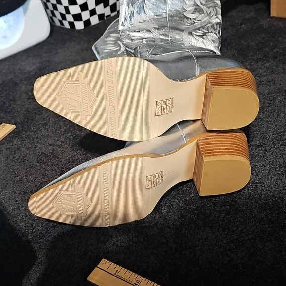 Silver Western Cowboy Boots - Picture 7 of 7